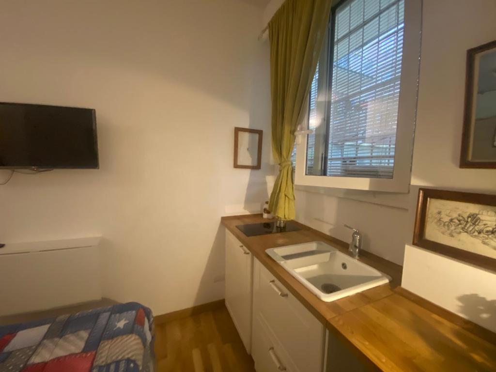 Piccolo E Indipendente A Garbatella Apartamento *